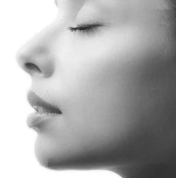 Rhinoplastie médicale à Lyon — Correction du nez par injection d'acide hyaluronique